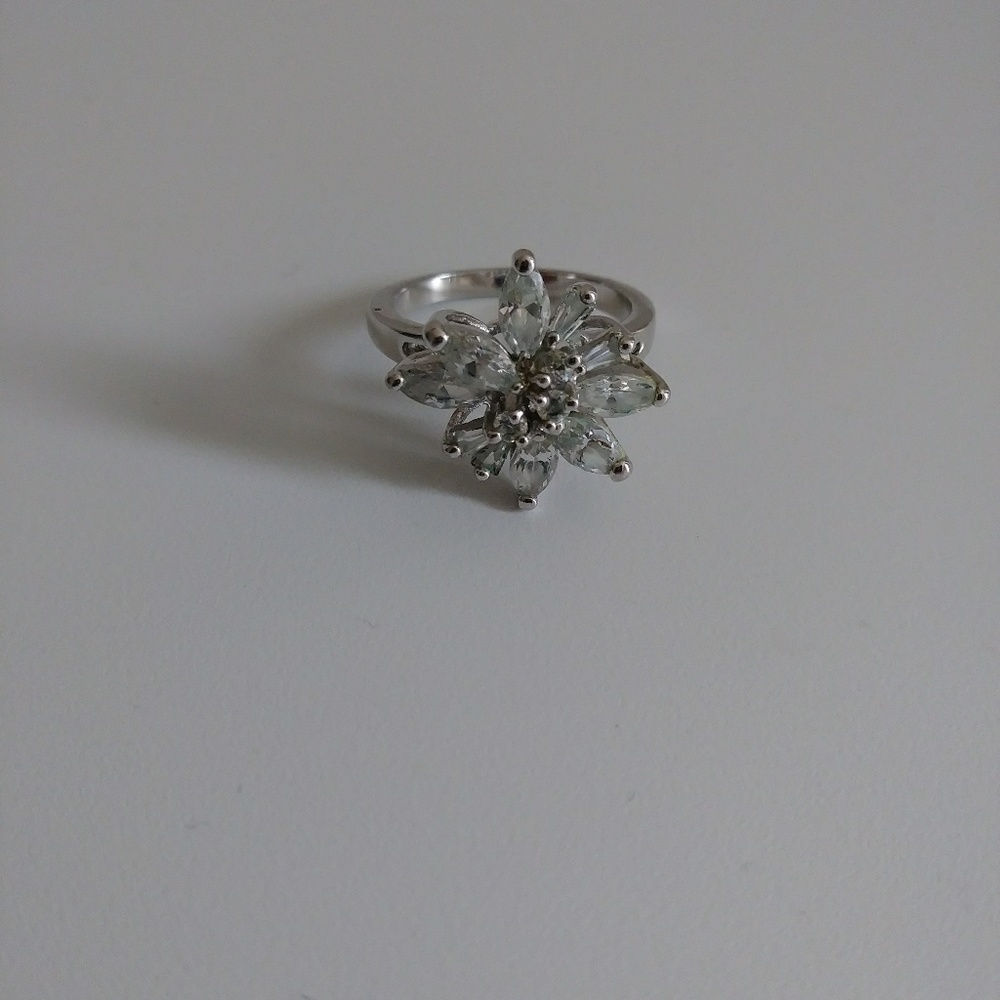 Ring - Picture 3 of 4